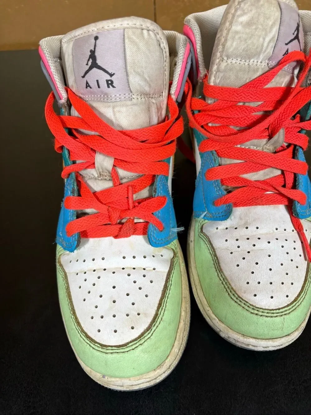 NIke  Jordan 1 SE Mid Multi-Color size 4.5 Youth